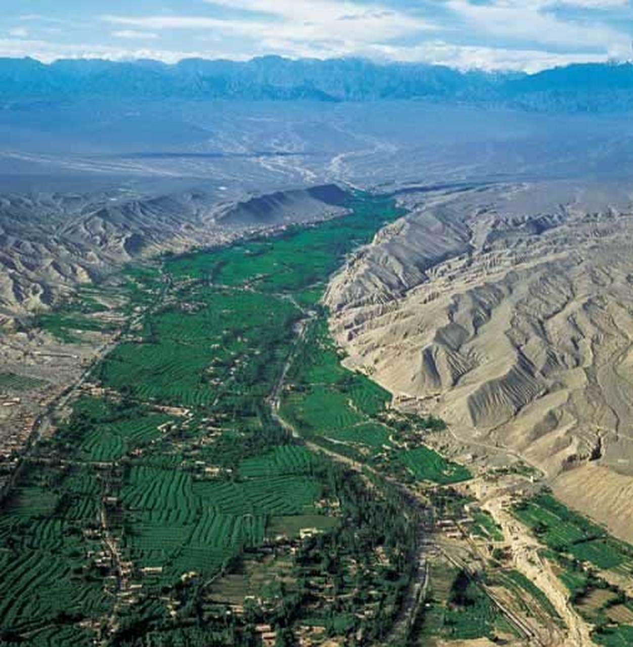 【十大世界之最--世界上最低的盆地】  吐鲁番盆地是世界上最低的盆地