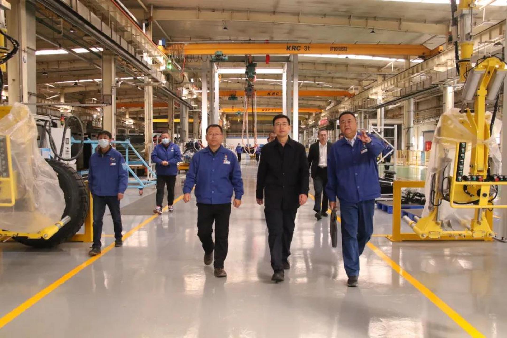 张朝宏一行来北奔重汽调研 10月27日,中国兵器科学研究院副院长,北方