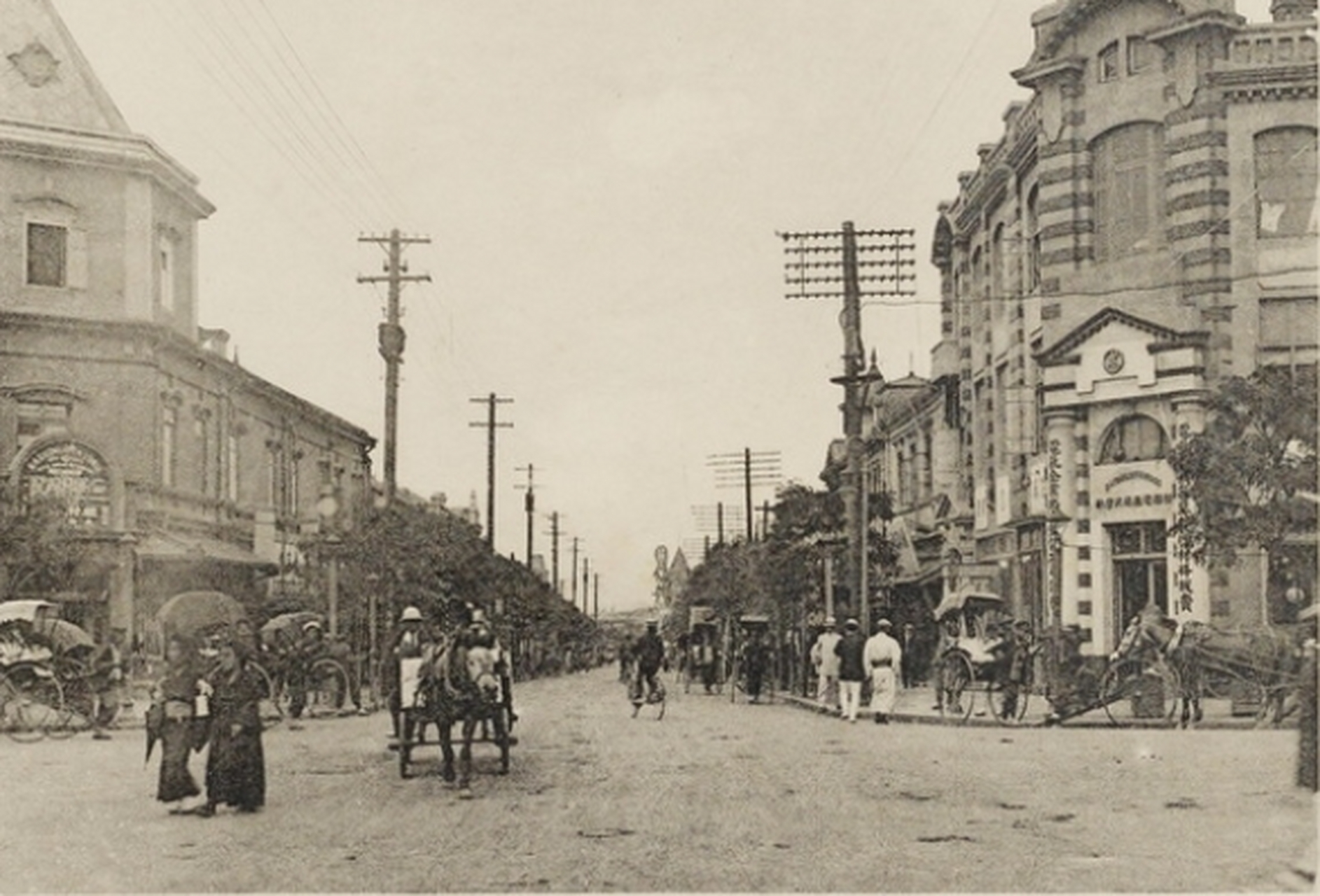 历史老照片# 1921年大连老照片,百年前大连城市街景