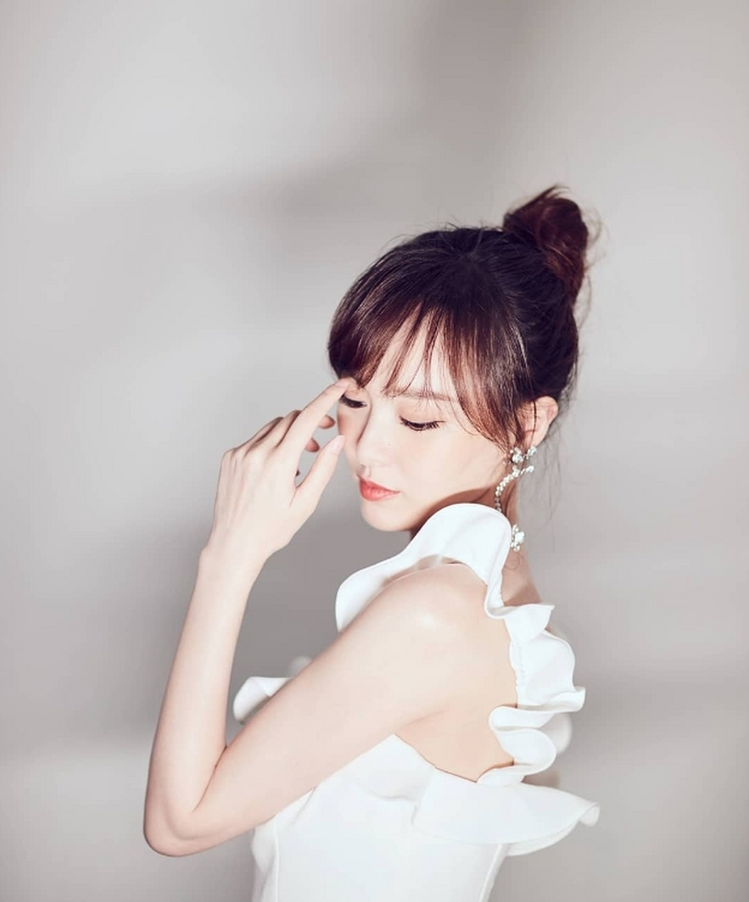 曲线优美,性感迷人的#唐嫣# 甜美优雅,妩媚端庄,香肩玉背,美艳绝伦.