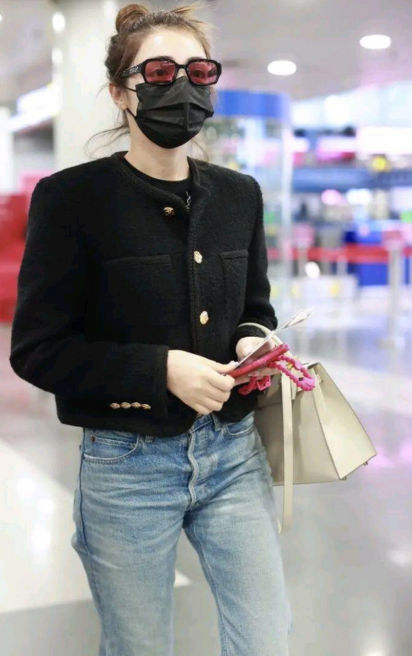 麦迪娜现身北京机场!