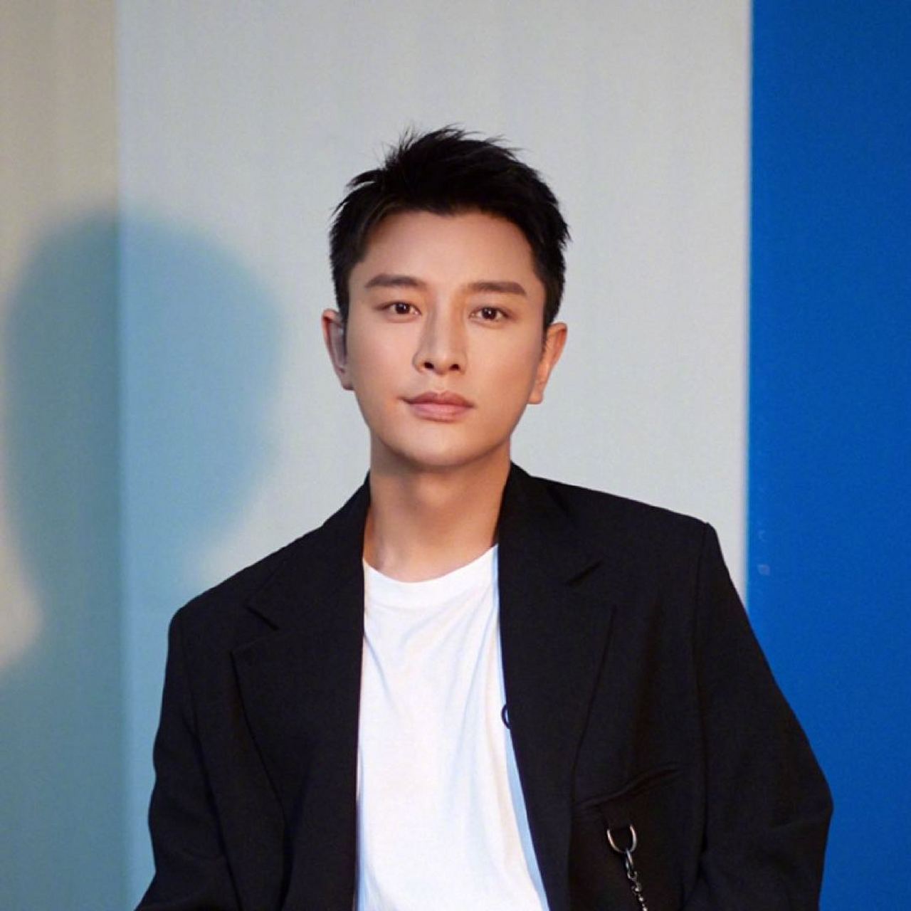 贾乃亮带货美容仪被指线上比线下贵1600元,这个事情和他没什么直接