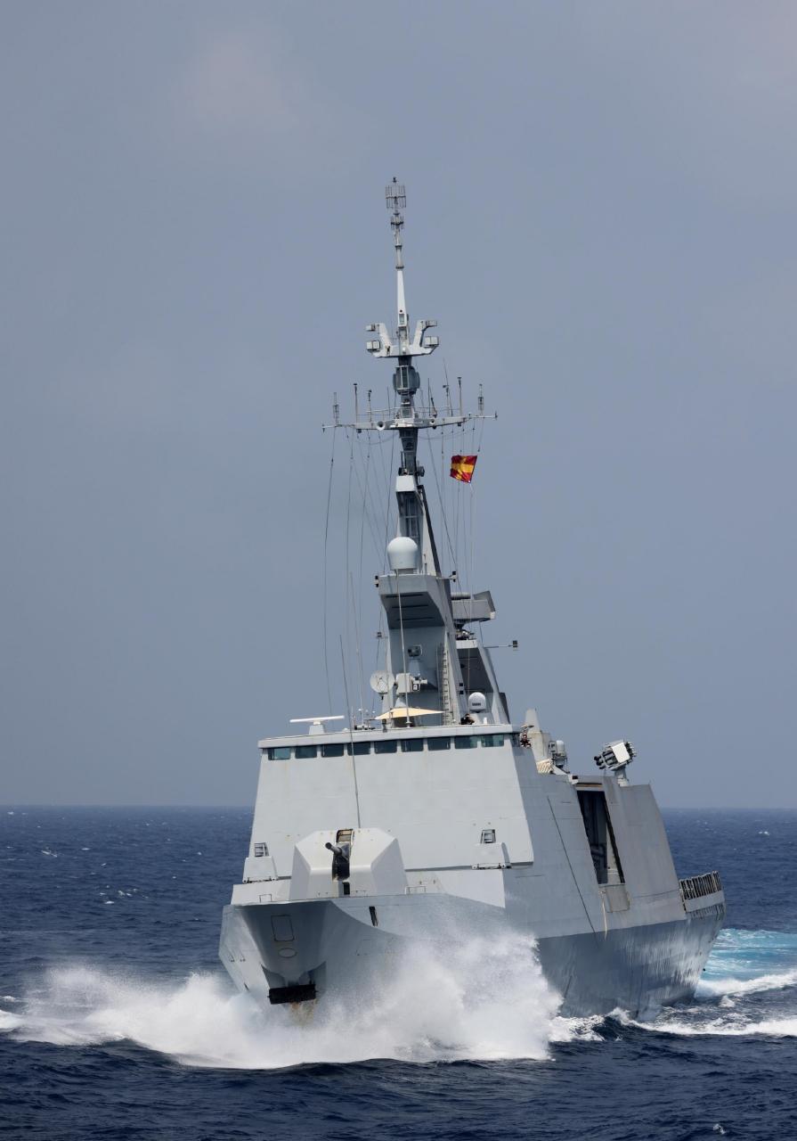 法国海军的拉斐特级隐形导弹护卫舰,这是上世纪90年代的明星战舰,今天