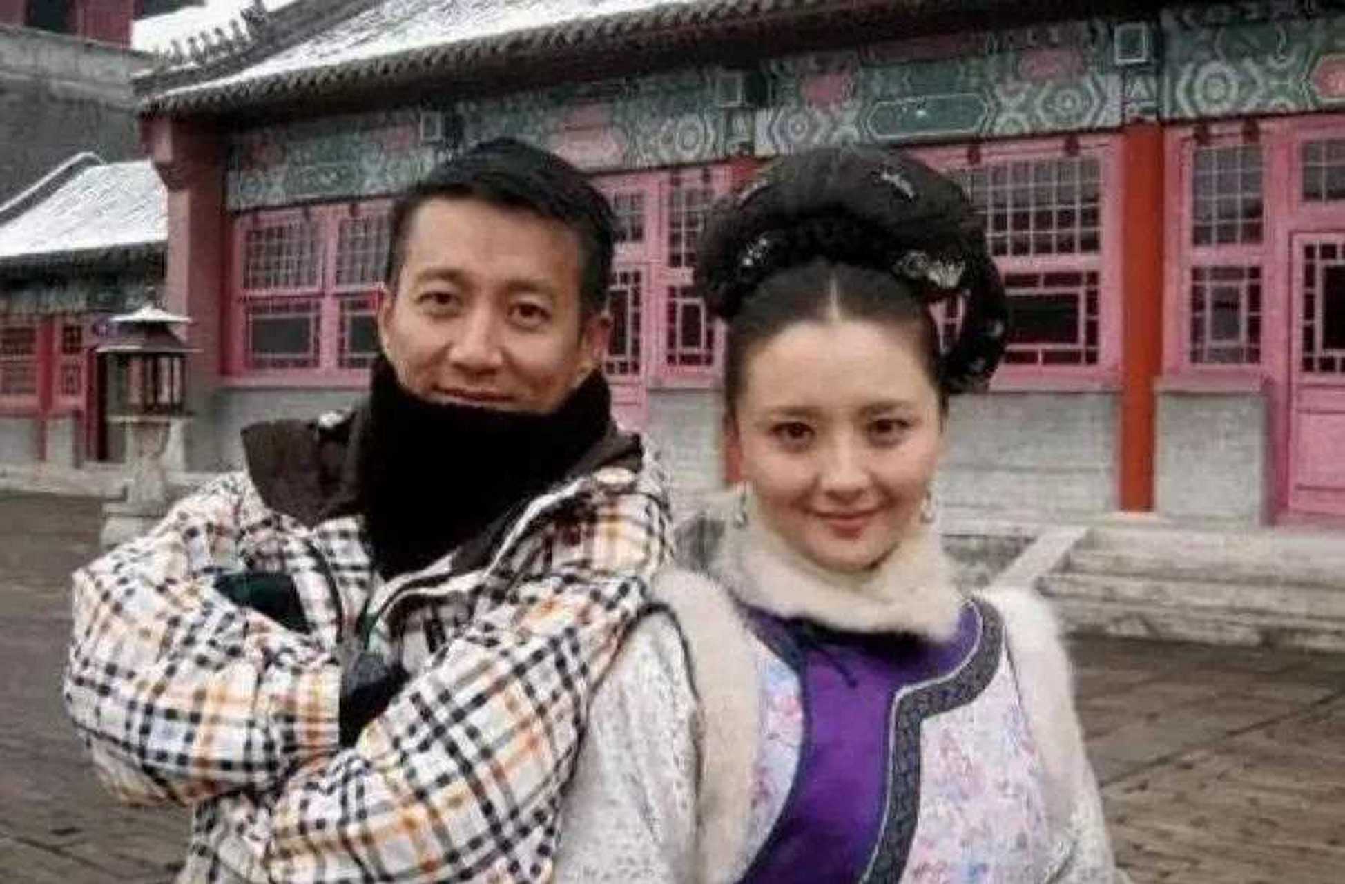 《甄嬛传》中的崔槿汐姑姑,携老公同框出席活动,虽然结婚多年,两人