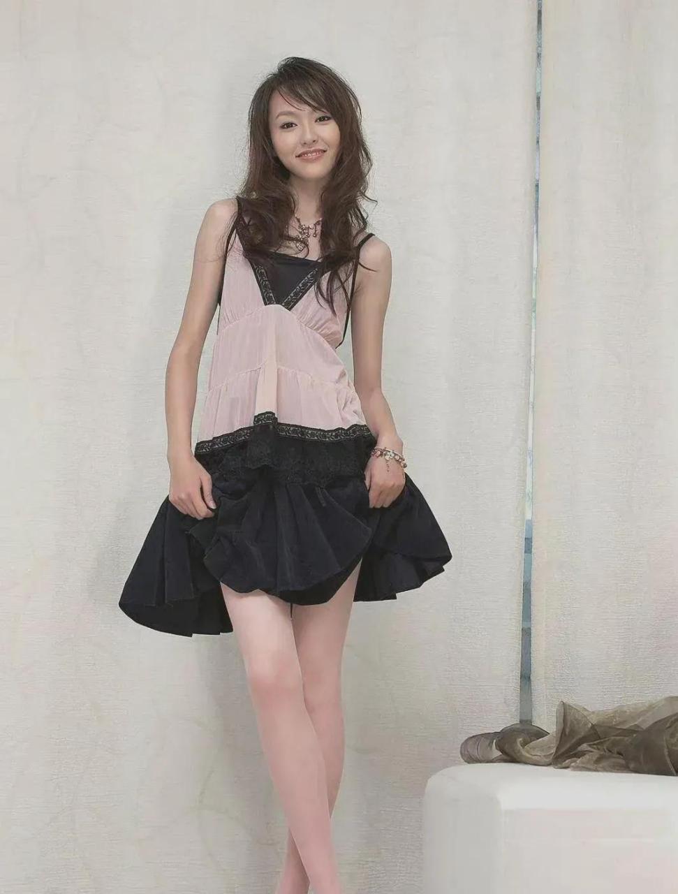 唐嫣肤色丝袜秀美腿,让人爱不释手!