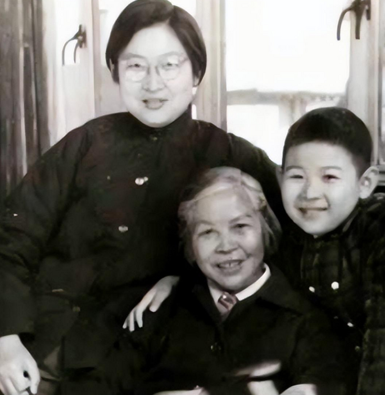 1984年贺子珍在上海逝世,孔从洲提出了2个请求,中央批示:同意 1984年4