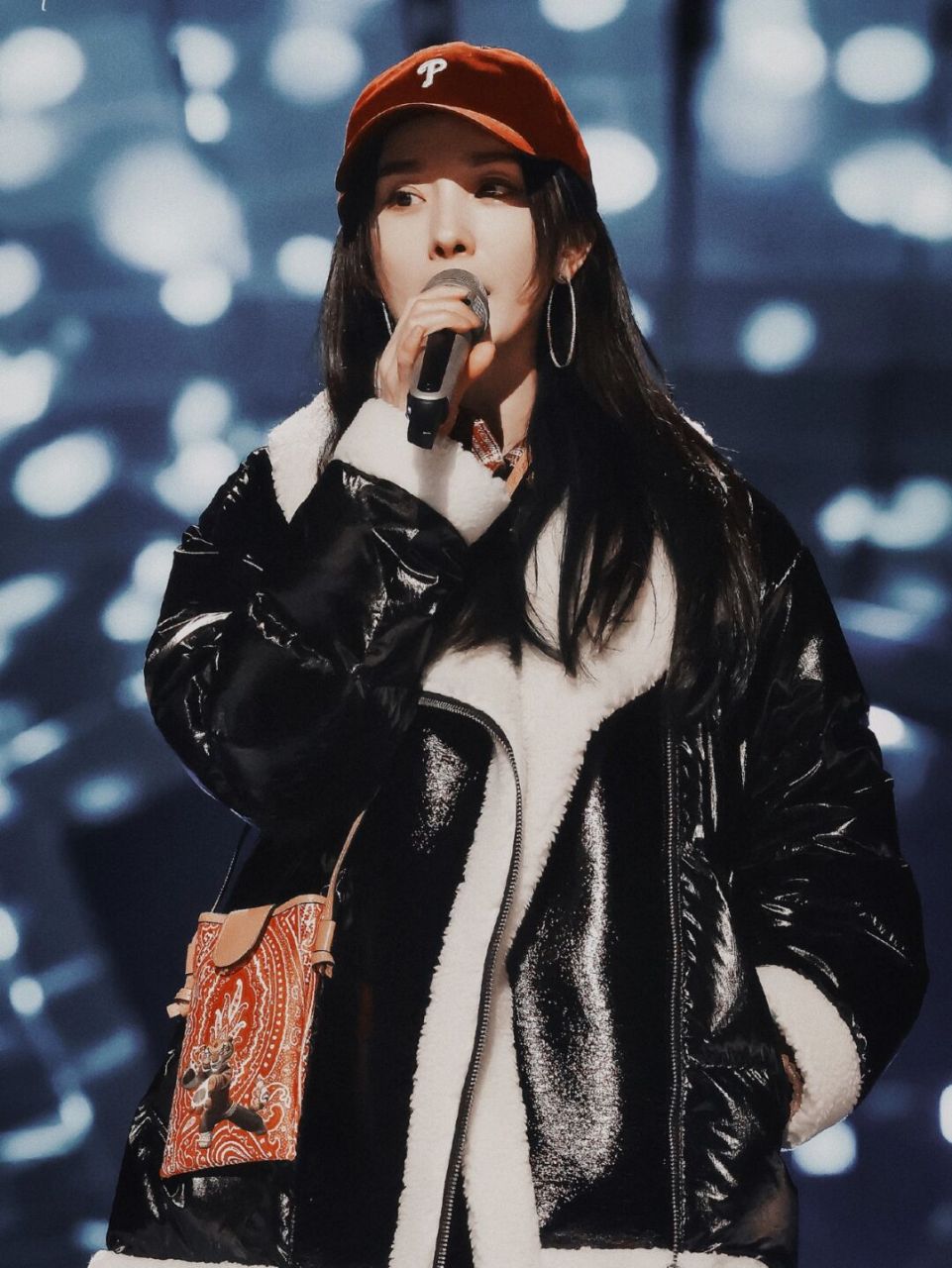 杨幂20211230芒果台跨年彩排穿搭