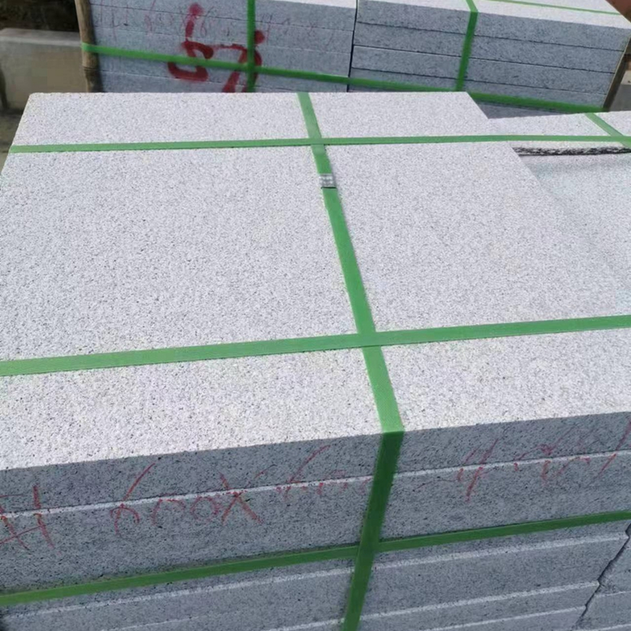 芝麻灰荔枝面石材已经加工好啦[给力]