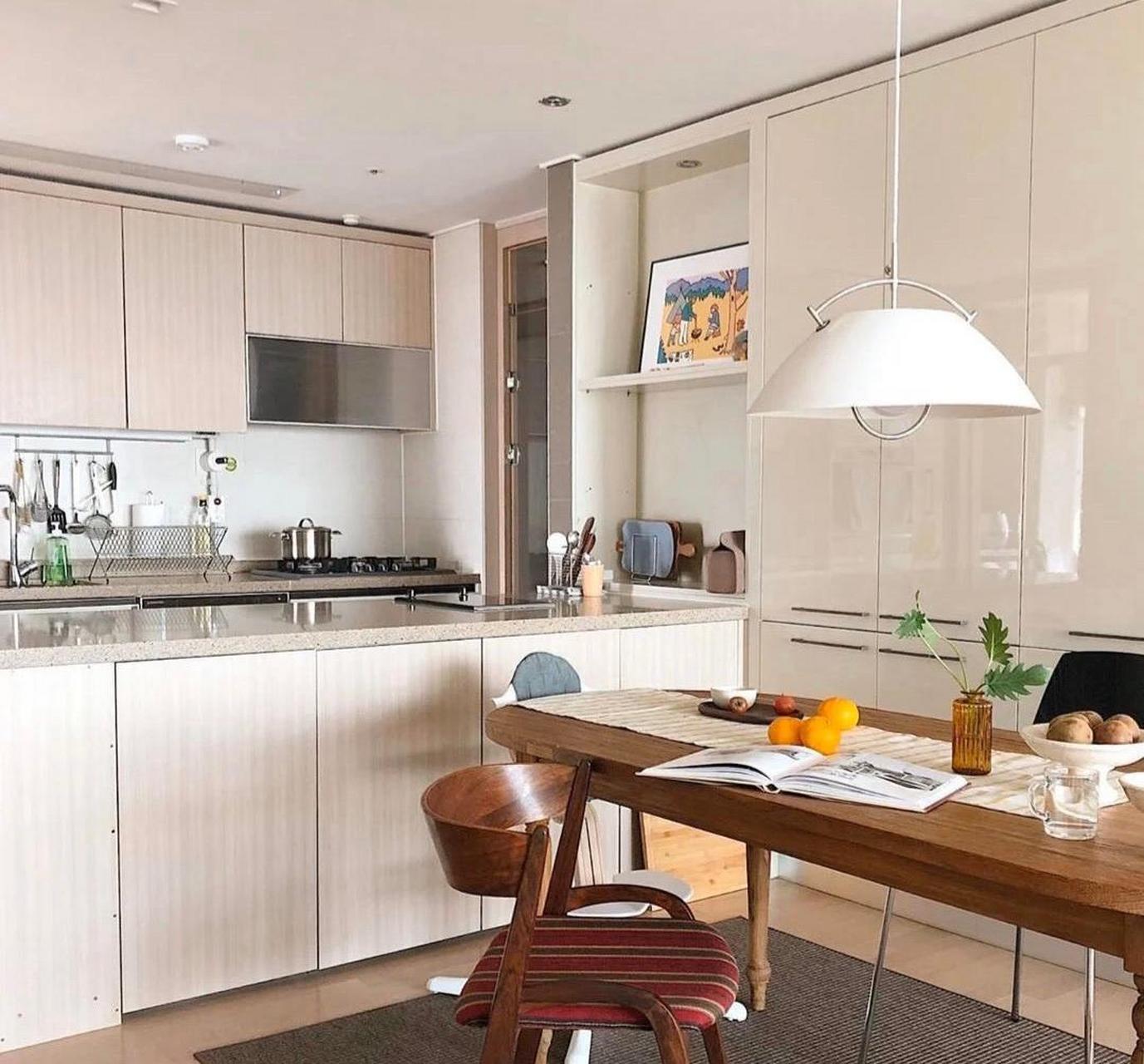 韩国超温馨之家,厨房用玻璃隔断设计,十分有创意.