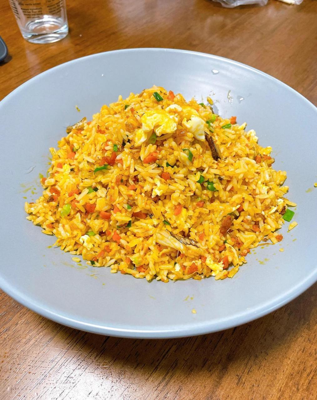 吃剩的大闸蟹怎么办那就来个蟹肉炒饭吧!