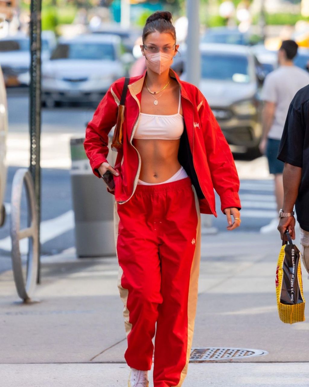 贝拉·哈迪德是时尚界的宠儿,她的穿搭总是充满了惊喜和灵感.