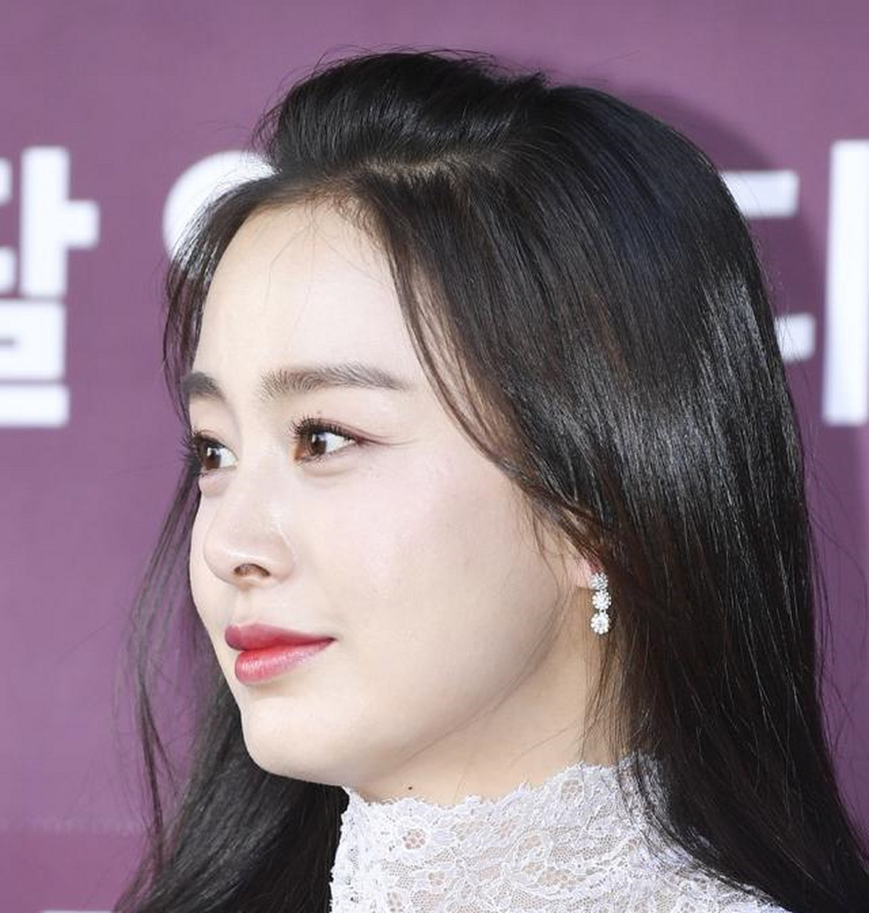 组图:金泰希二胎后首次公开亮相 甜笑迷人鱼尾纹更显韵味[太开心]