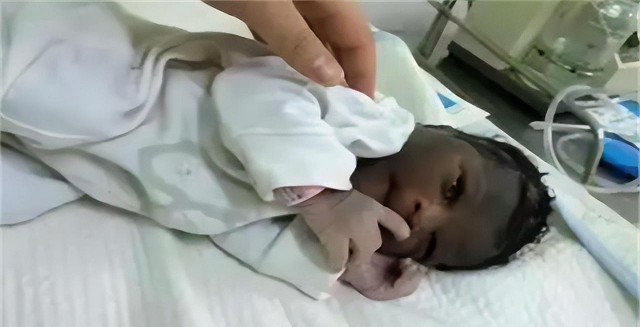 纪实:已婚女出轨黑人小伙,因生下黑皮肤婴儿,被丈夫活埋 人们常说:"