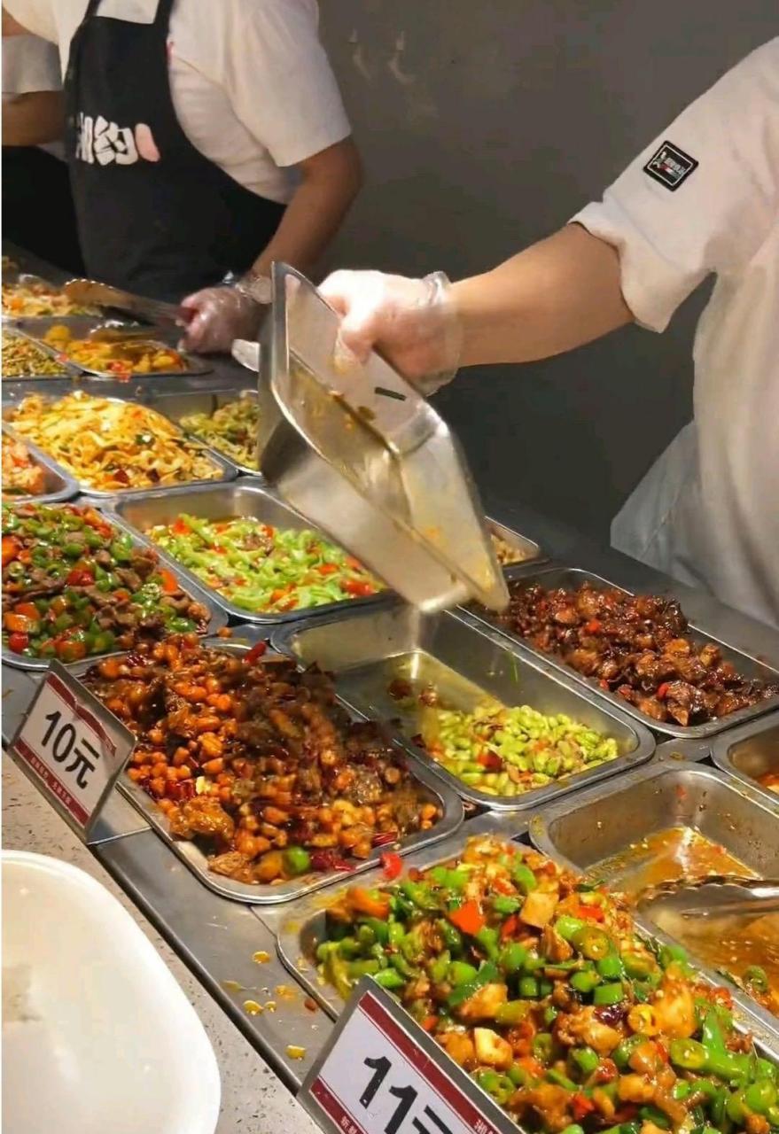 据说是富士康伙食,看着还不错的样子[左捂脸]