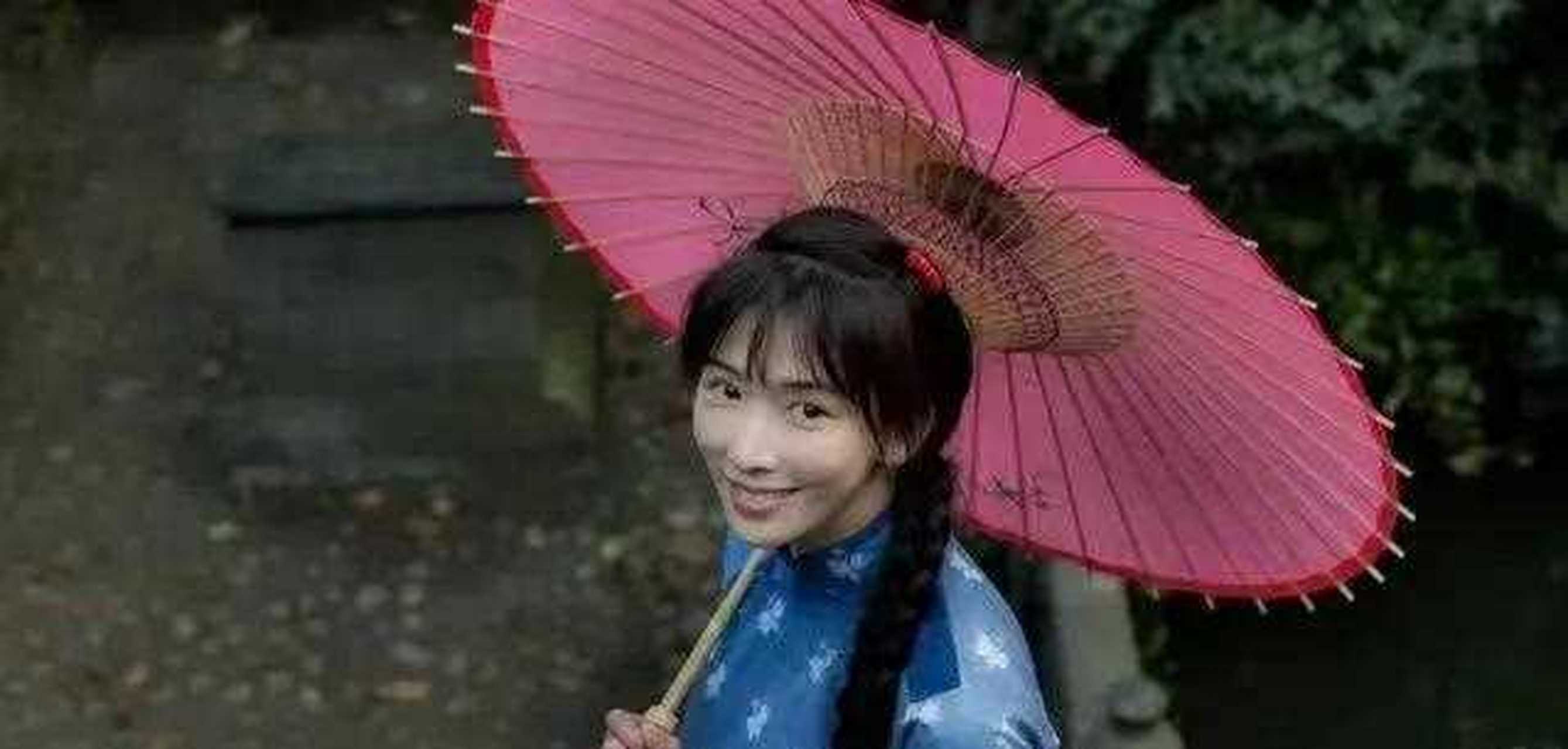 陈凯歌拍《道士下山》时,有场戏林志玲穿着一身旗袍出镜.
