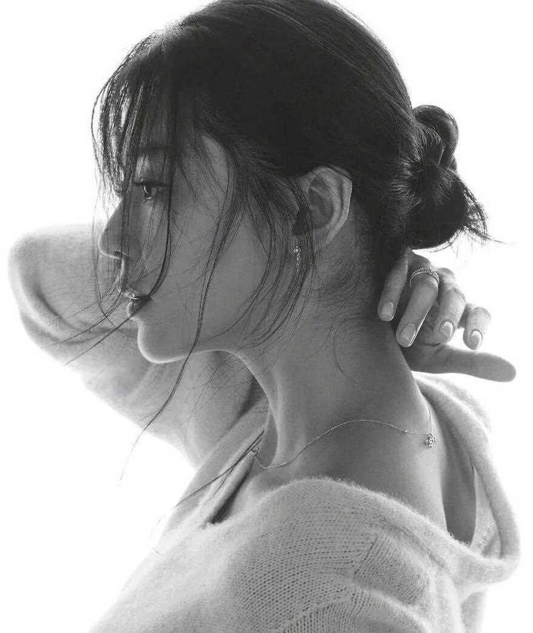 全智贤一组黑白写真,高级优雅,说真的,气质这个东西不是所有人都有的