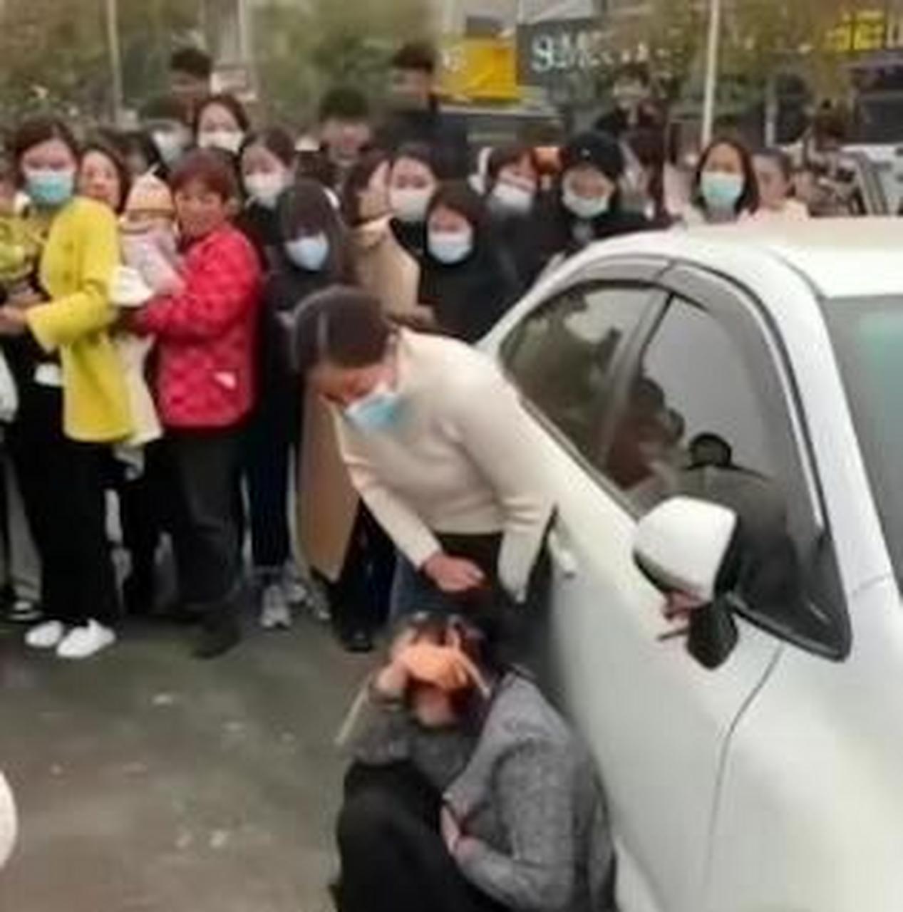 抓小三,战斗力爆表 #中国版chatgpt来了# #搞笑趣味图
