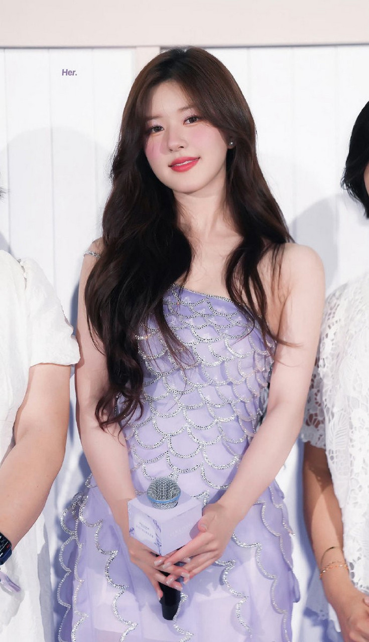 赵露思最新活动图,看起来肉嘟嘟的,年轻真好呀