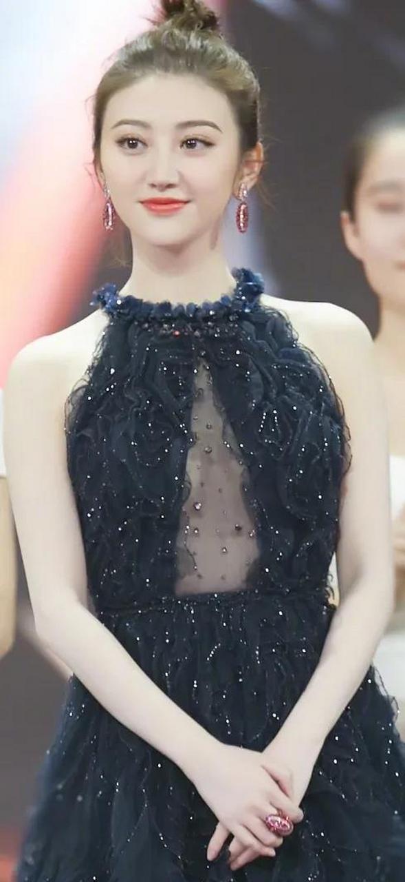 景甜裸照事件在网上议论纷纷,张继科有点不要脸,有个网友还说,景甜你