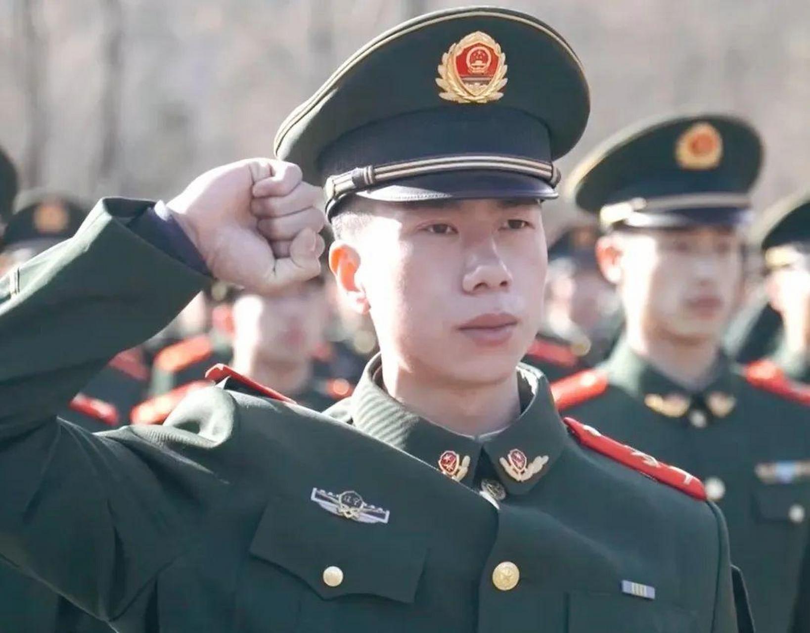 军人勋表正加速配发 近期有多支部队官兵戴上勋表 帅气亮相 武警某部