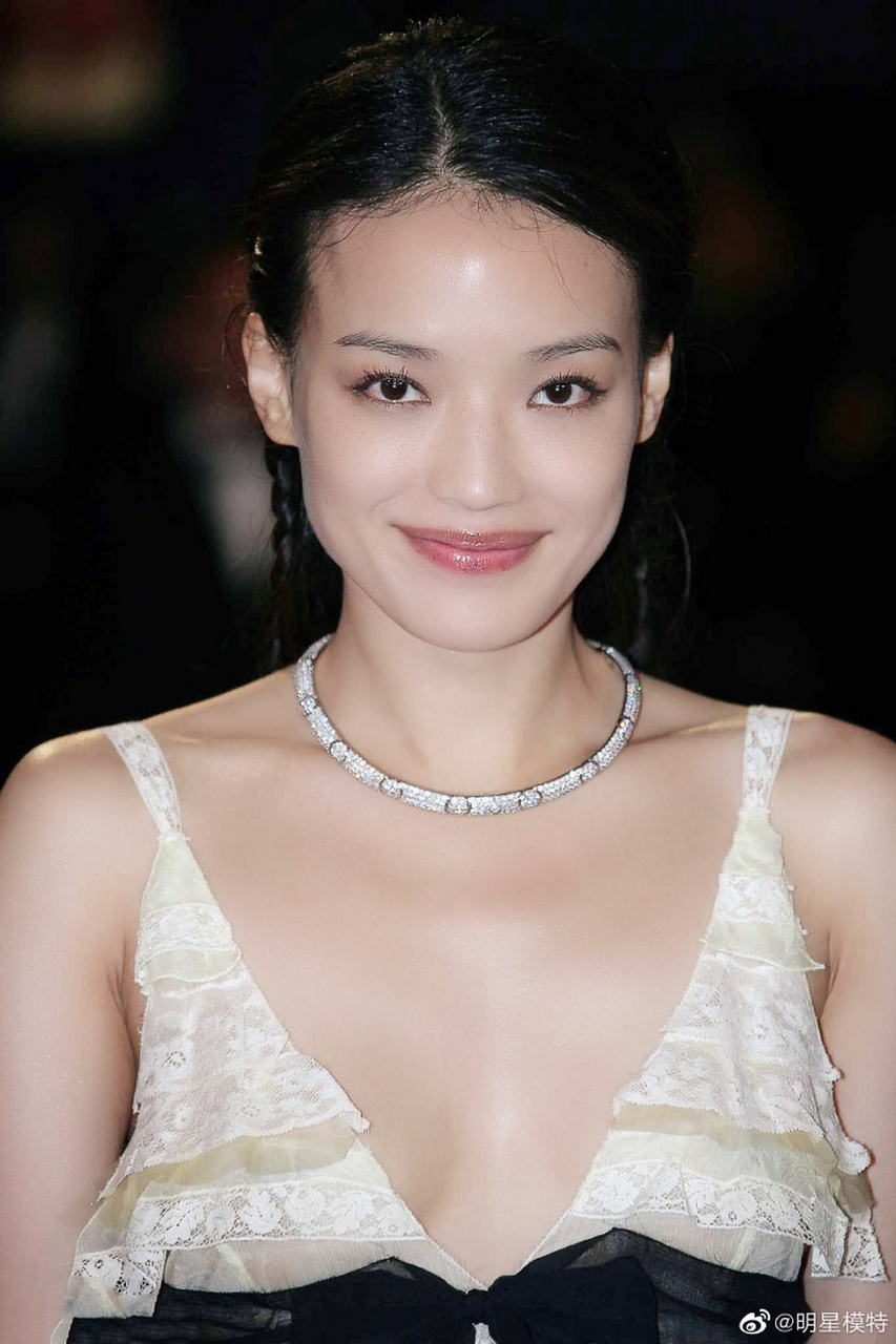 舒淇 低胸装大露背