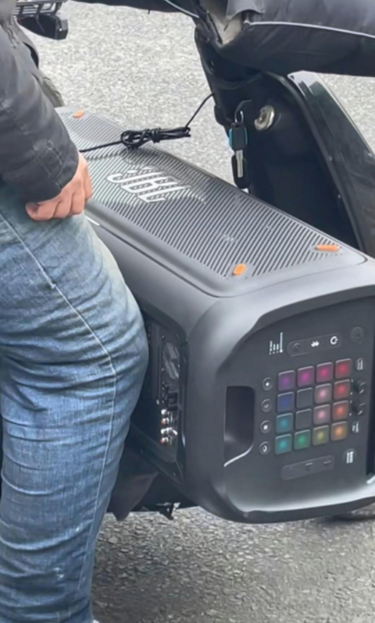 这音响应该比电动车贵吧?