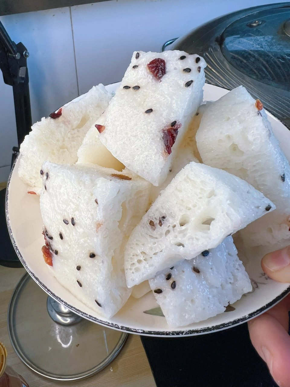 大米发糕,一种美味又健康的传统小吃,以其软糯q弹的口感和晶莹剔透的