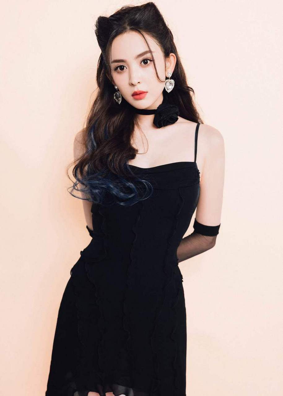 古力娜扎参加活动的美丽写真美照曝光,让人惊艳不已!