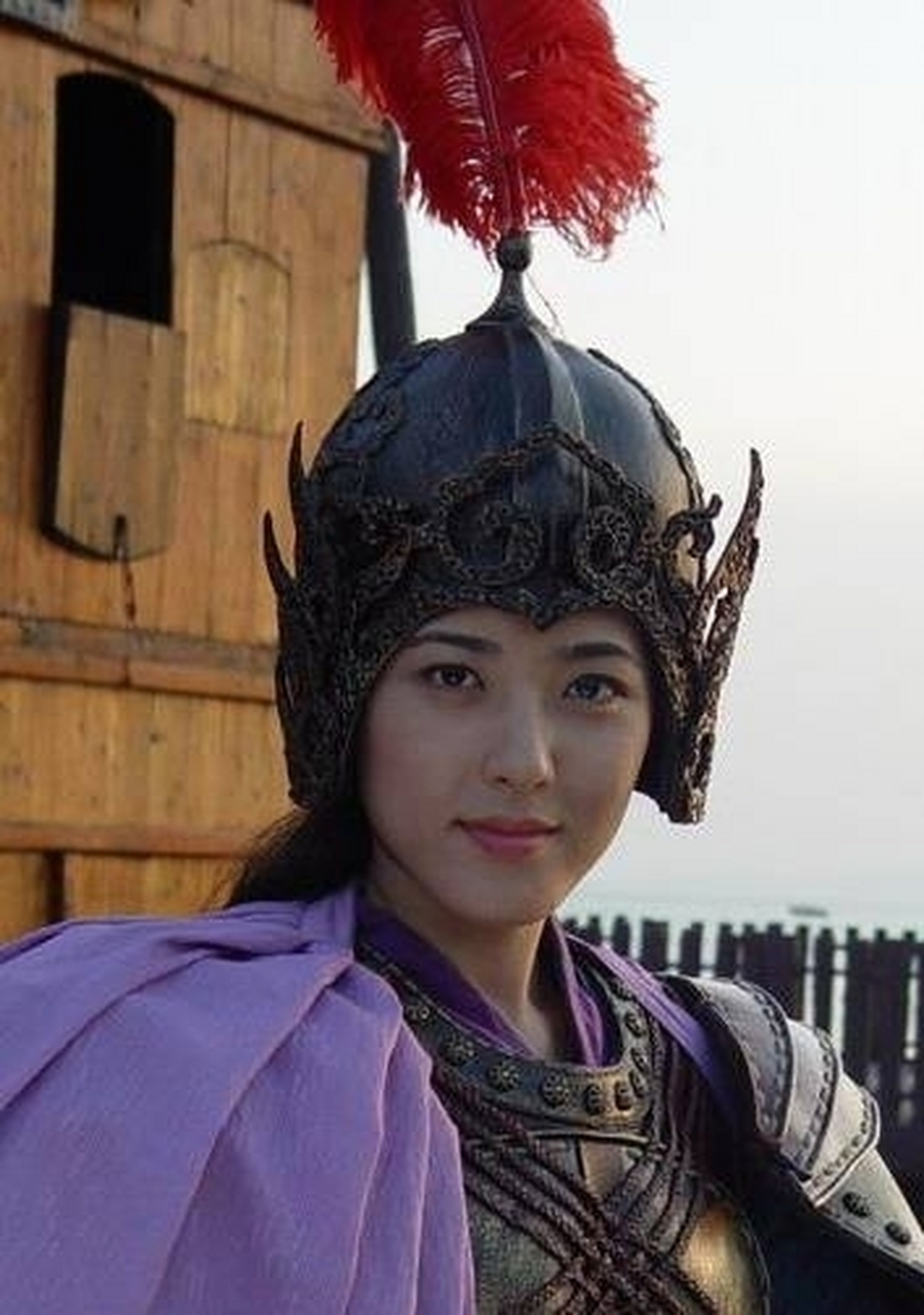 郭山甫一见,大喜过望,把他拉进家门,好酒好菜款待,让两个儿子跟随他