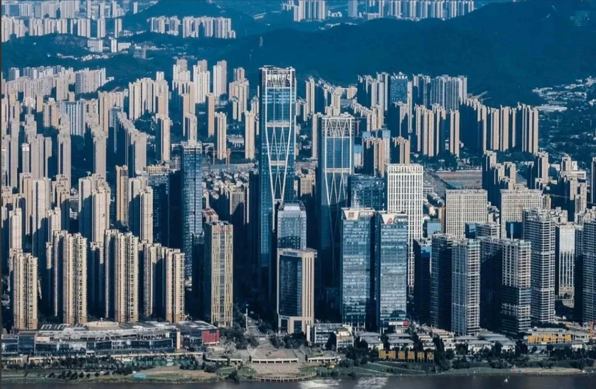 说实话,看完长沙最新的航拍照片,感觉内陆城市的城建都在反超沿海