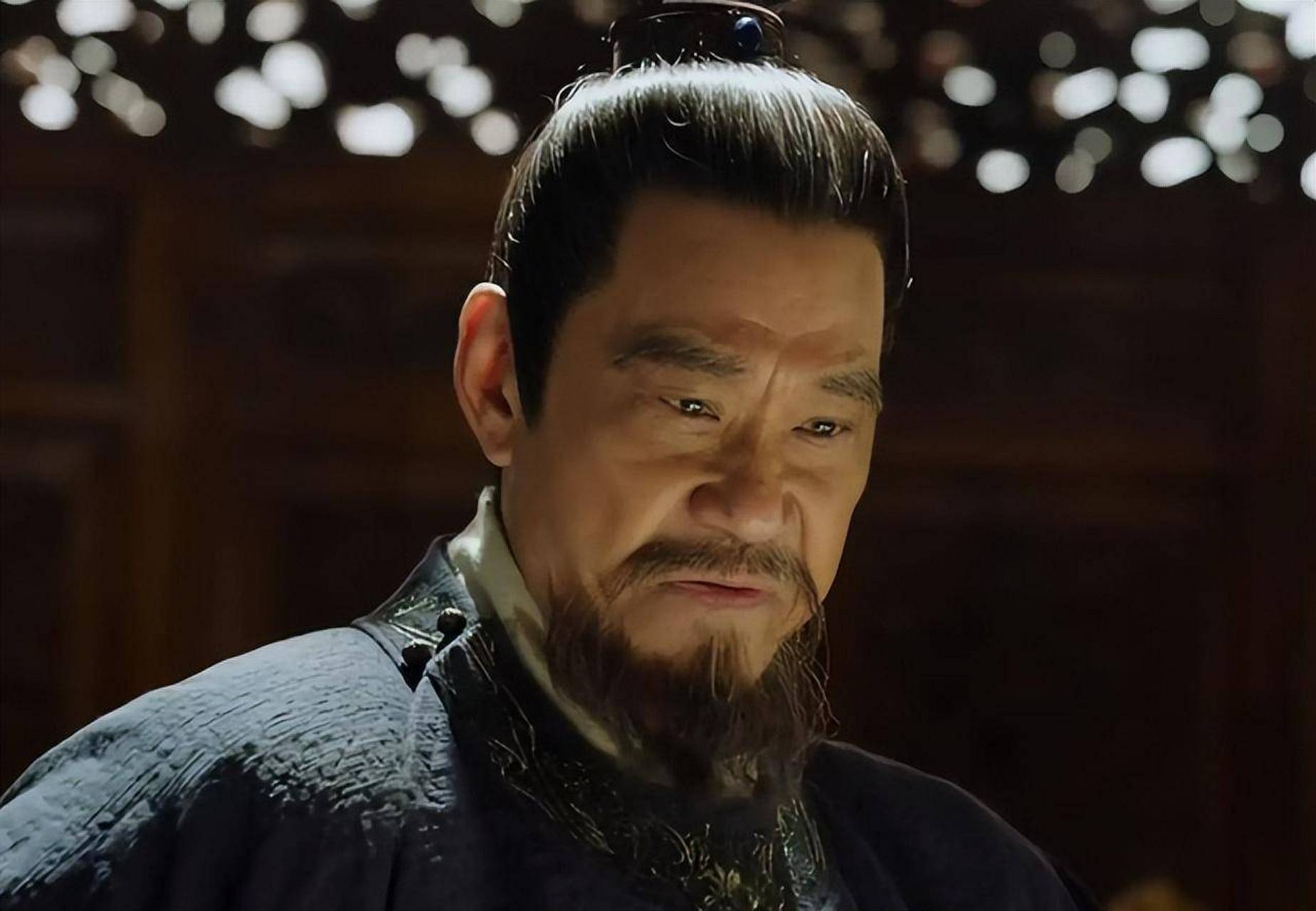 谁知,他竟然指着牛指手画脚说:"大家快来看看,这是马,是马.