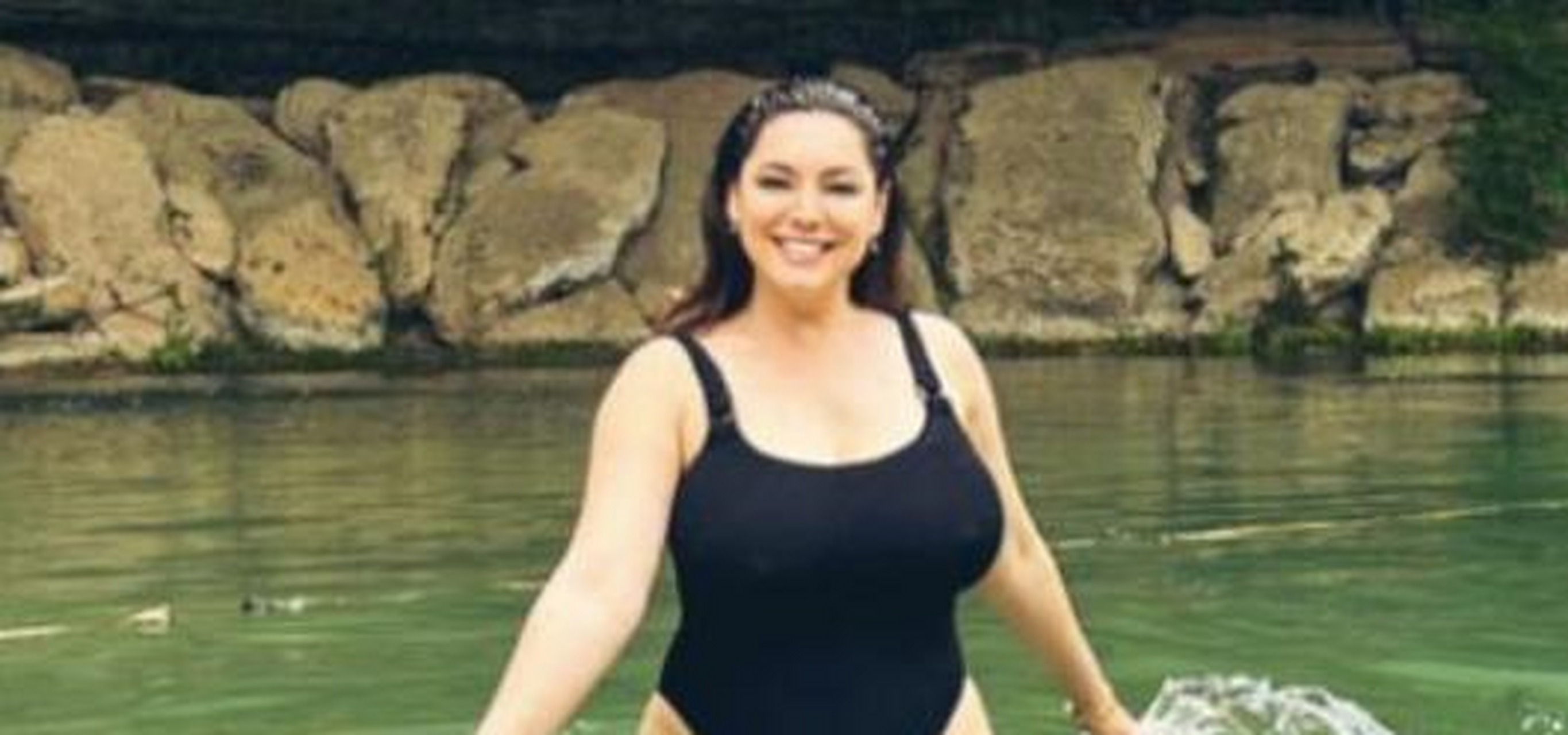 44岁英超女神变大妈!体重飙升,身材更丰腴了水桶腰 大象腿