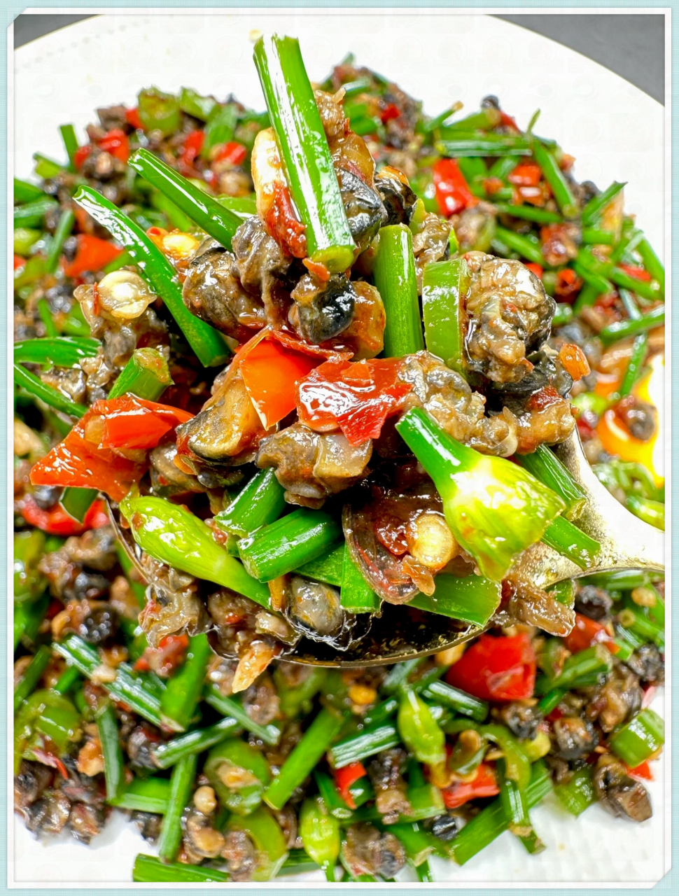 分享一道超级无敌下饭的小炒田螺肉的做法  这款下饭菜系列,小炒田螺