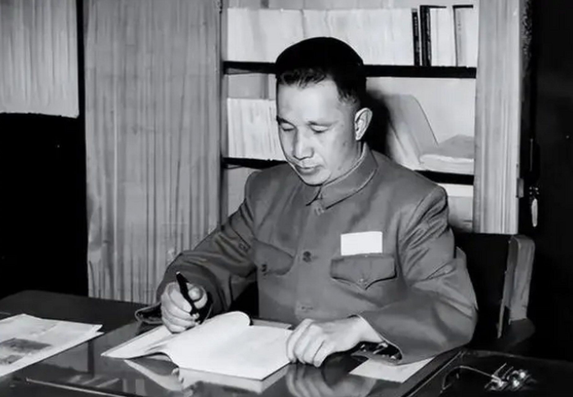 1955年新中国的授勋仪式上将星璀璨,但在授勋人员名单中,却有一位战功