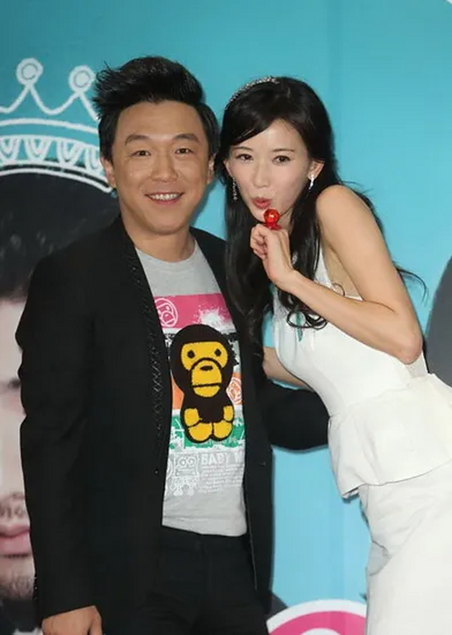 一次节目上,林志玲很大胆地问黄渤:"你最喜欢我身体的哪个部位?