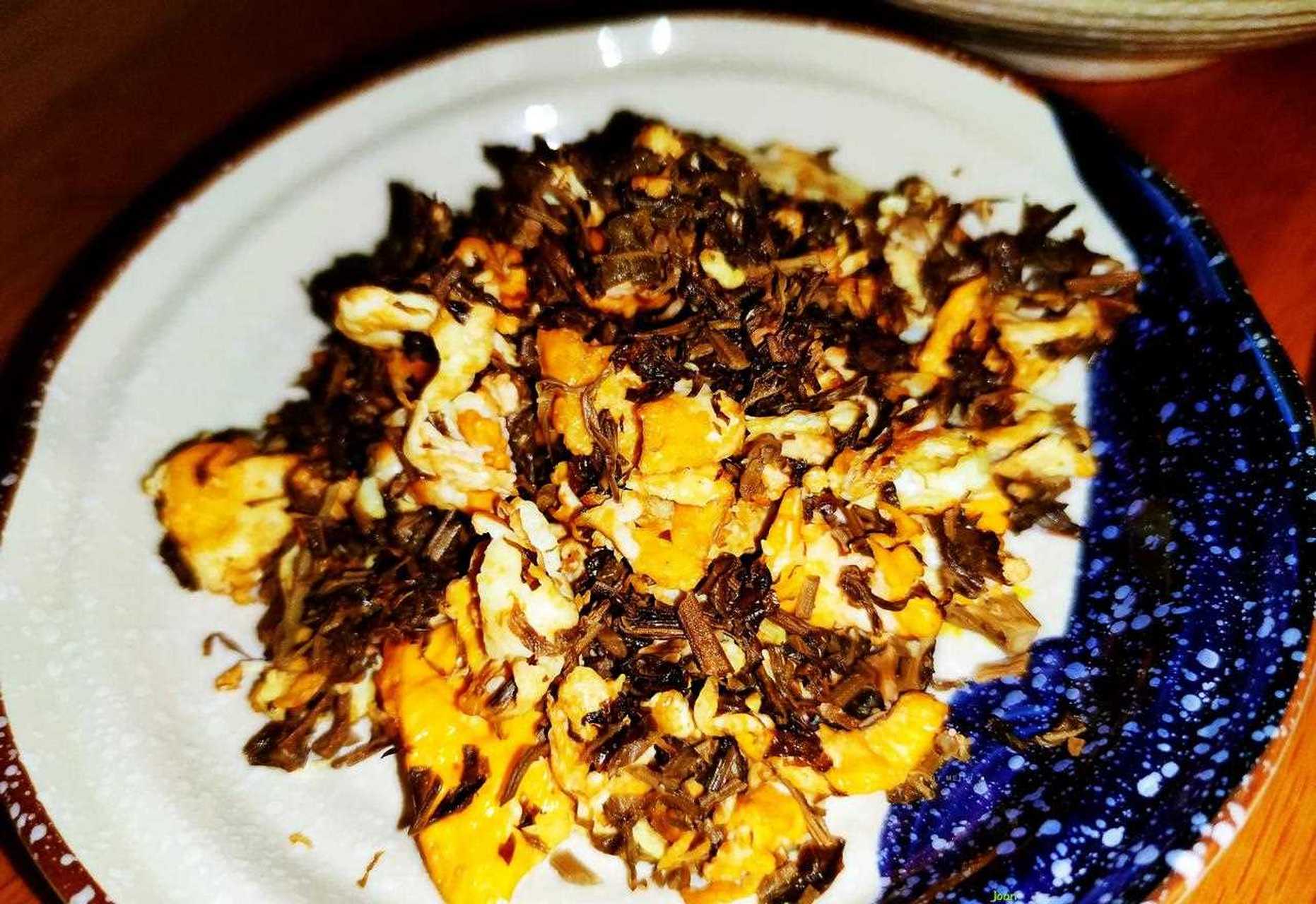 今晚给磊先生做的晚餐 [微风]一份干香椿炒蛋 [微风]一盘红烧凤爪[三