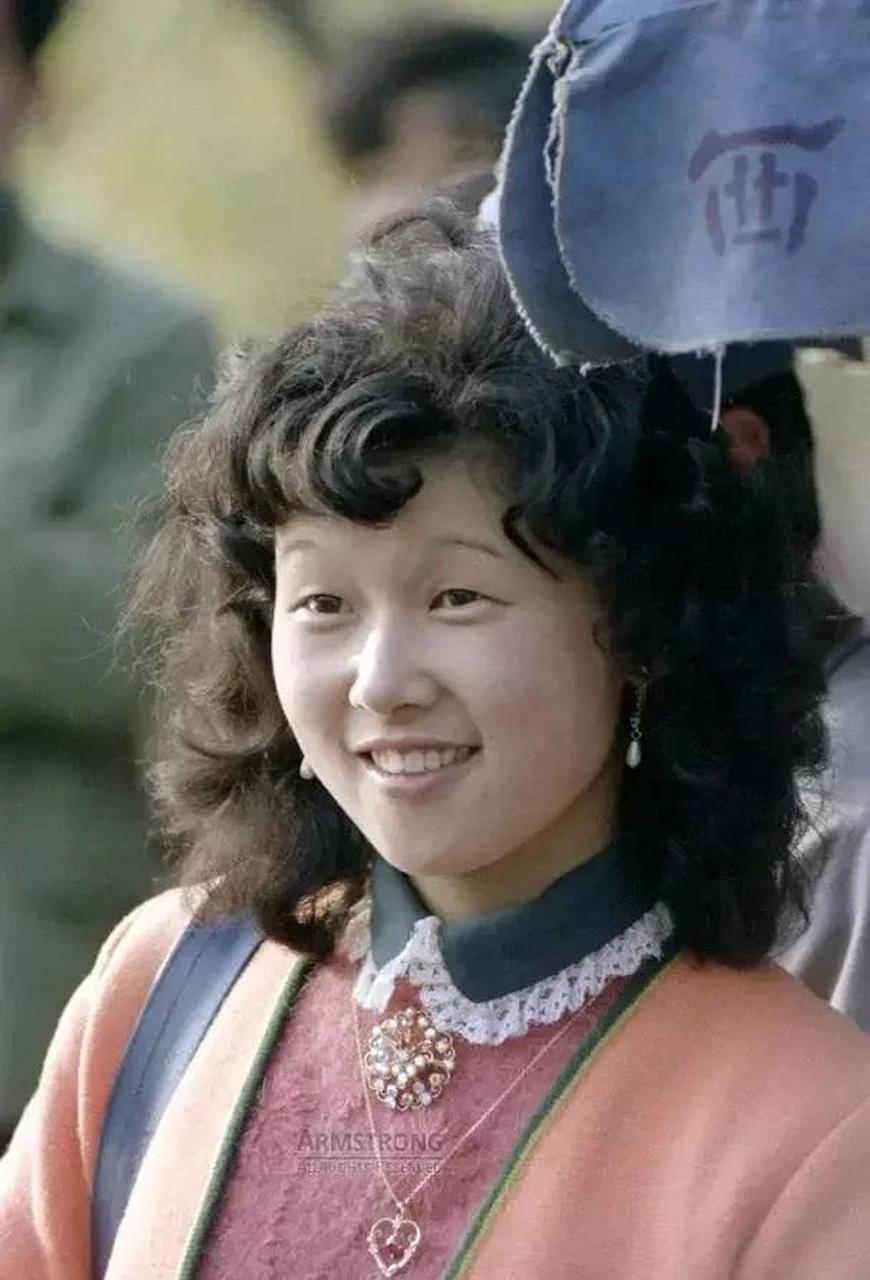 领动计划 八十年代的女青年,当年刚时兴烫发.