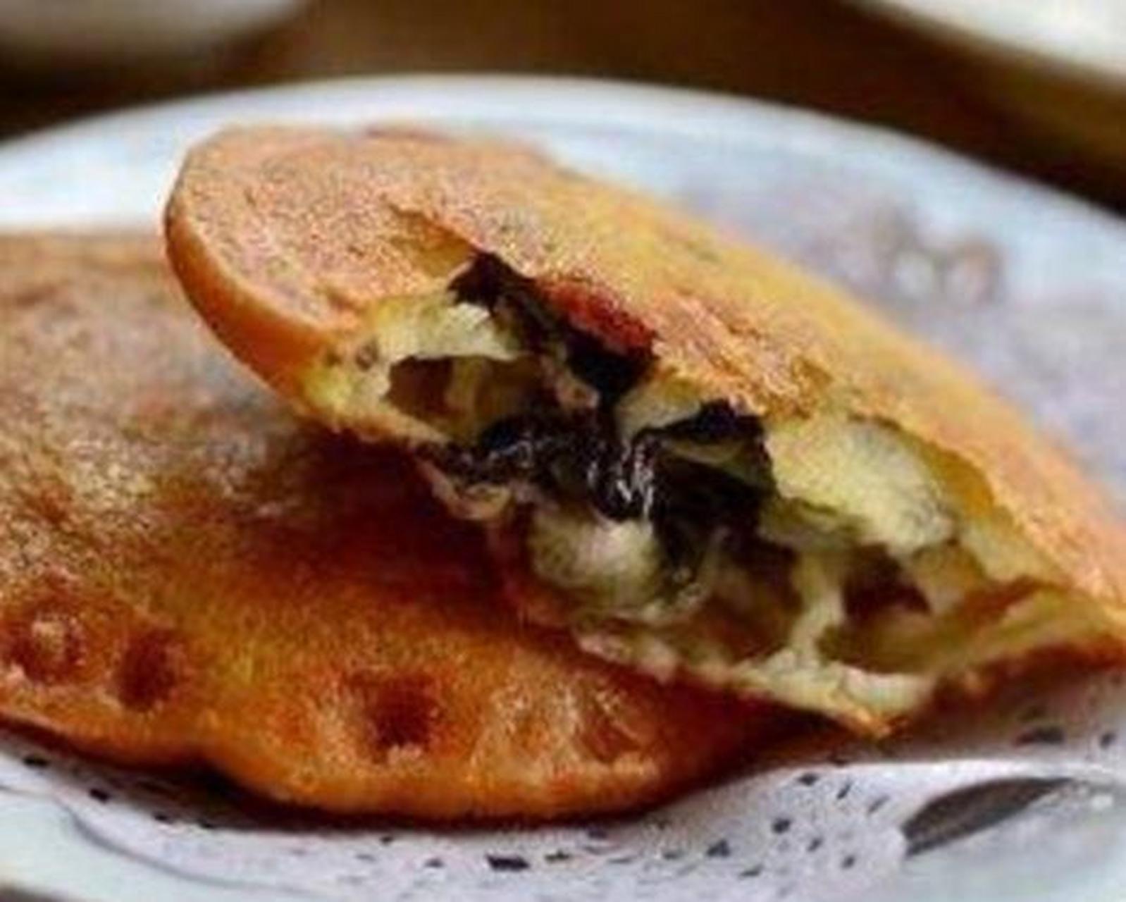 网友: 蛎饼,又叫海蛎饼,福建福州特色传统风味小吃,具有浓郁的福州味