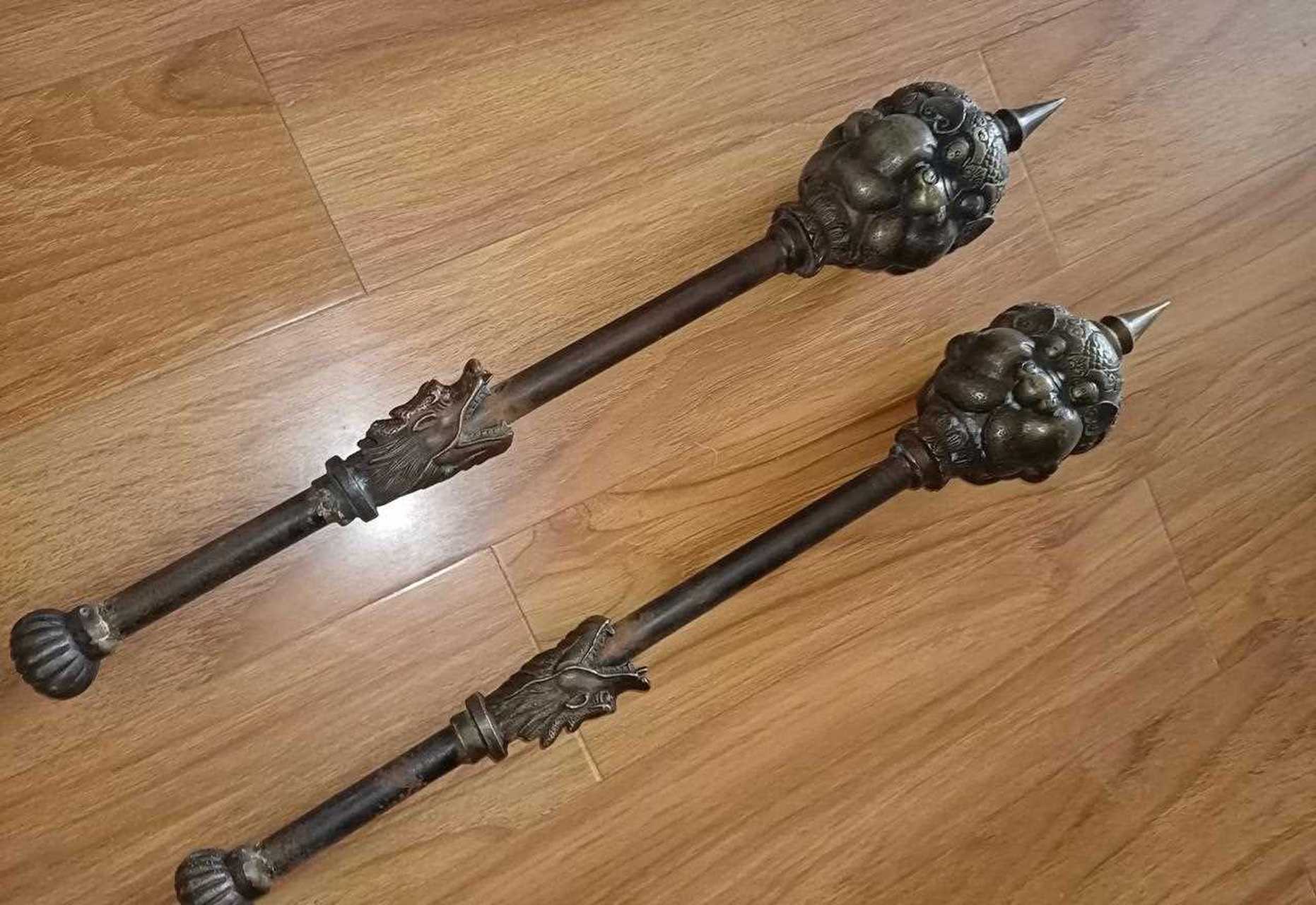 古有四大锤, 分别是: 擂鼓瓮金锤, 八棱梅花亮银锤(据说是岳云用的)