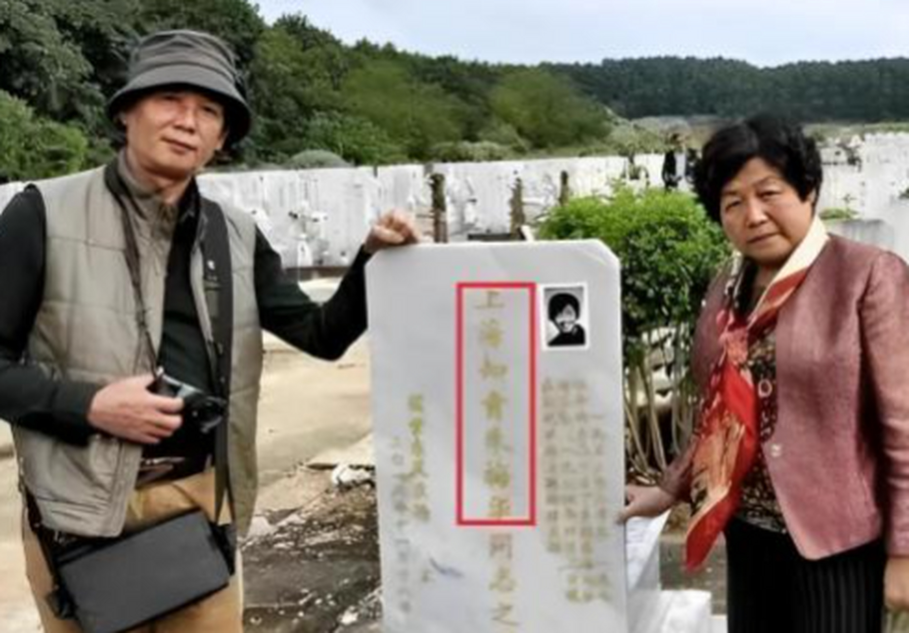 1974年,在云南西双版纳,年仅21岁的女知青朱梅华肚子疼,她跑到50米外