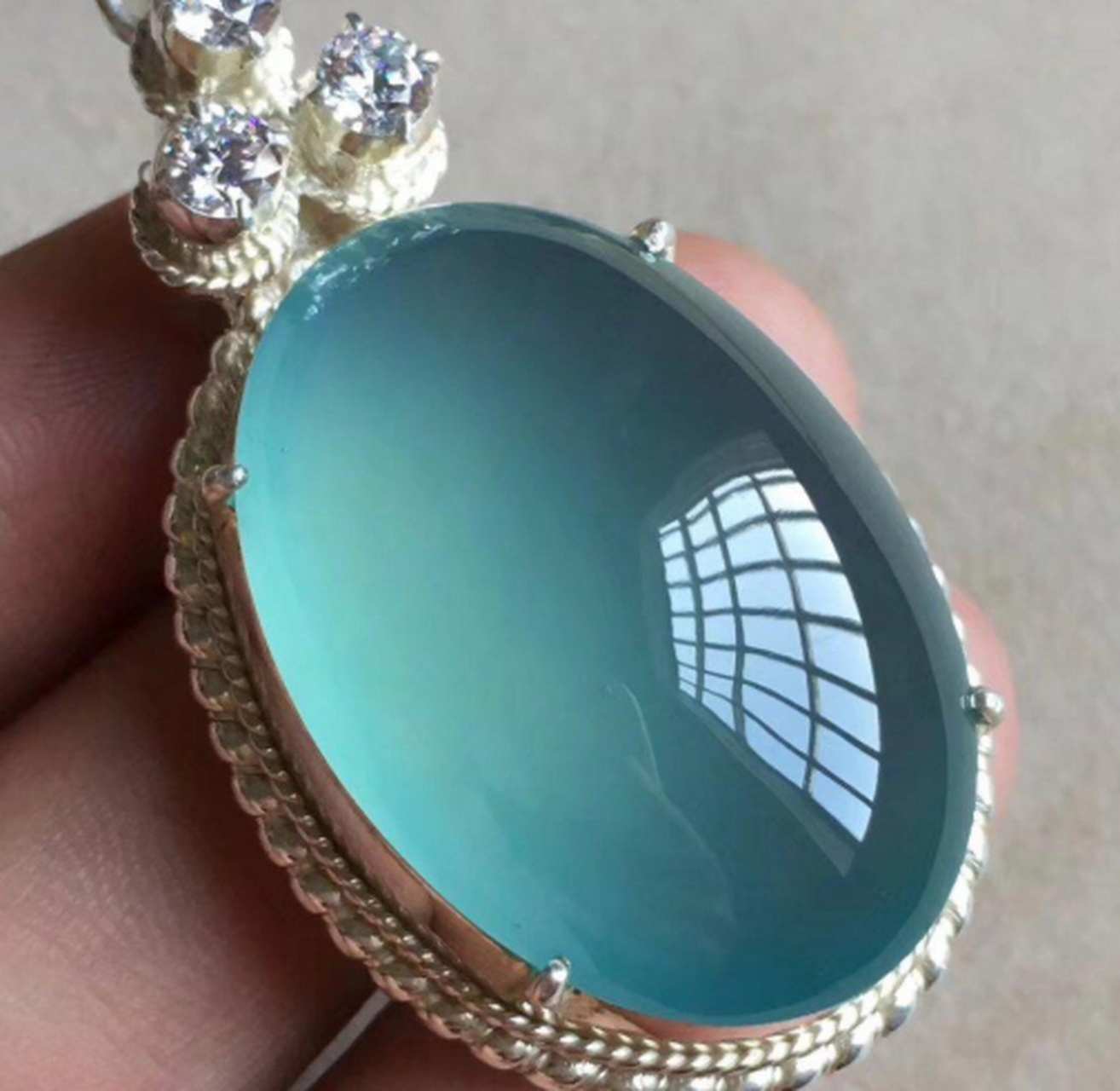 点击头像看直播# 一般来说,#蓝水翡翠# ,是冰种#翡翠# 的一种,具有