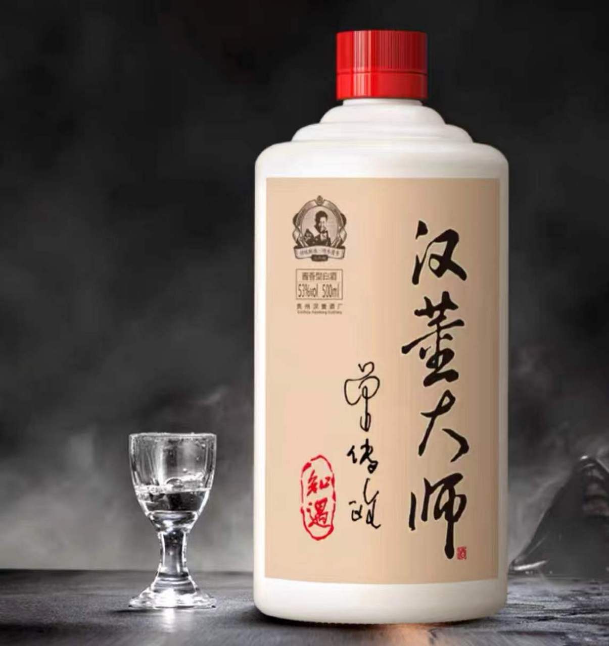 "千元茅台,百元汉董",这里的汉董指的就是汉董大师酒,曾传政是一位有