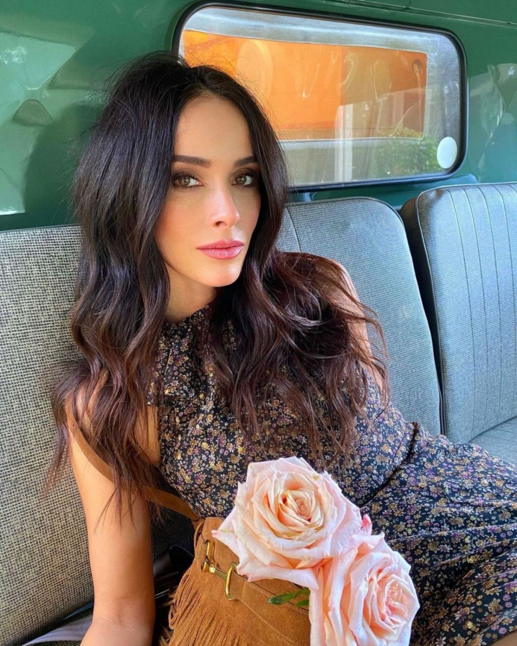 一组美国女演员阿比盖尔·斯宾赛(abigail spencer)最新为apolis品牌