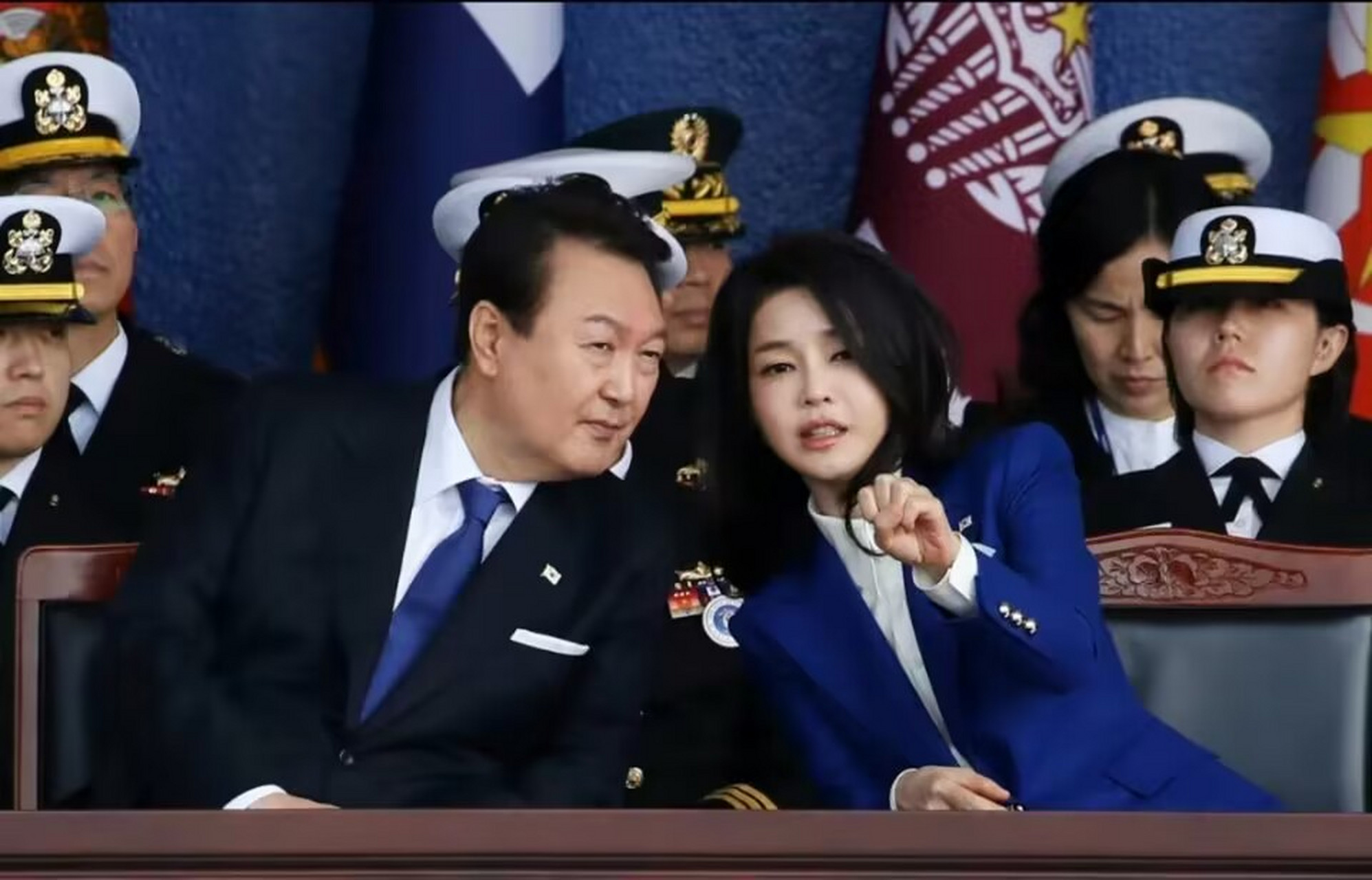 韩国前总统朴槿惠引出了闺蜜门,如今的总统尹锡悦很可能会出现妻子门