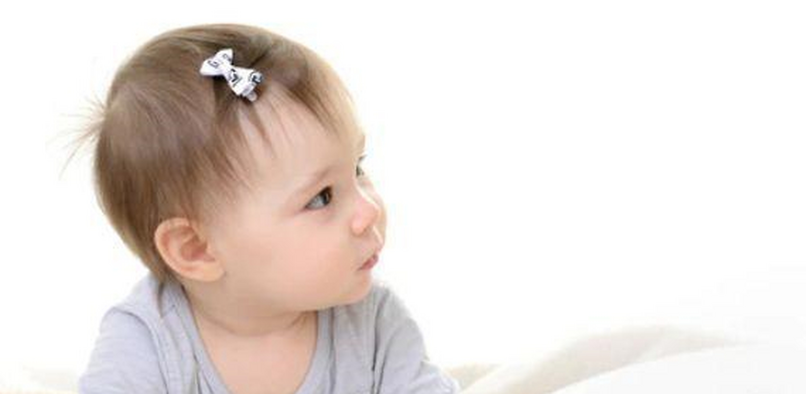 解析:潘琴一名字读音优美动听,笔画搭配合理,书写美观.