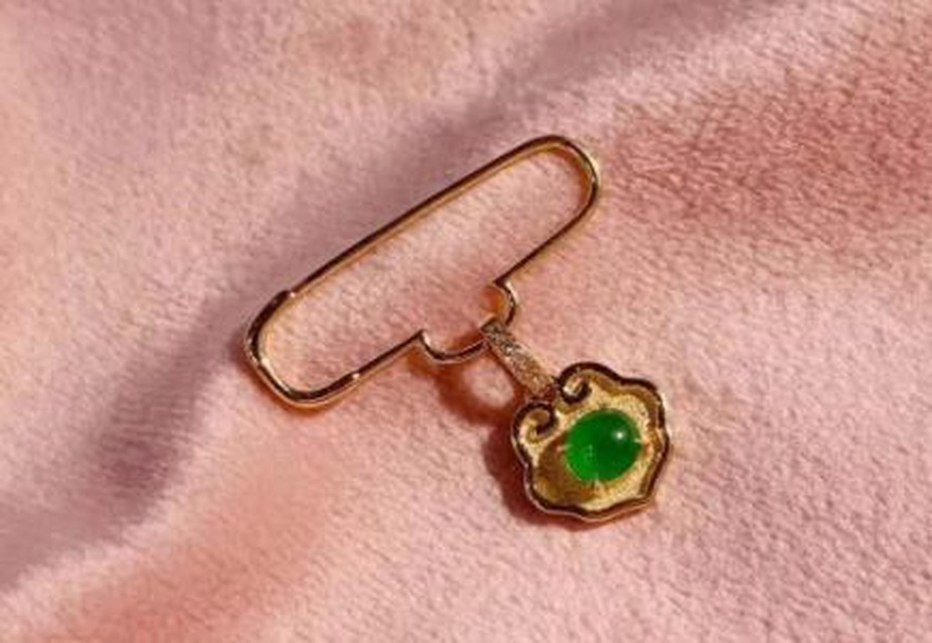 玉缘儿翡翠##点击头像看直播# 非常小巧的翡翠吊坠,精品如意锁翡 