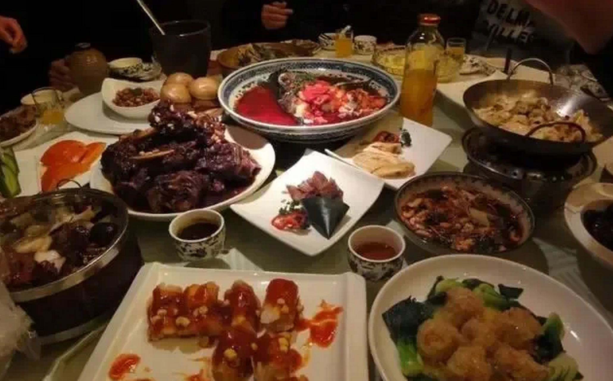 山东聊城,一个男人搬了新家,便请好朋友来喝酒,喝完酒之后,朋友的妻子