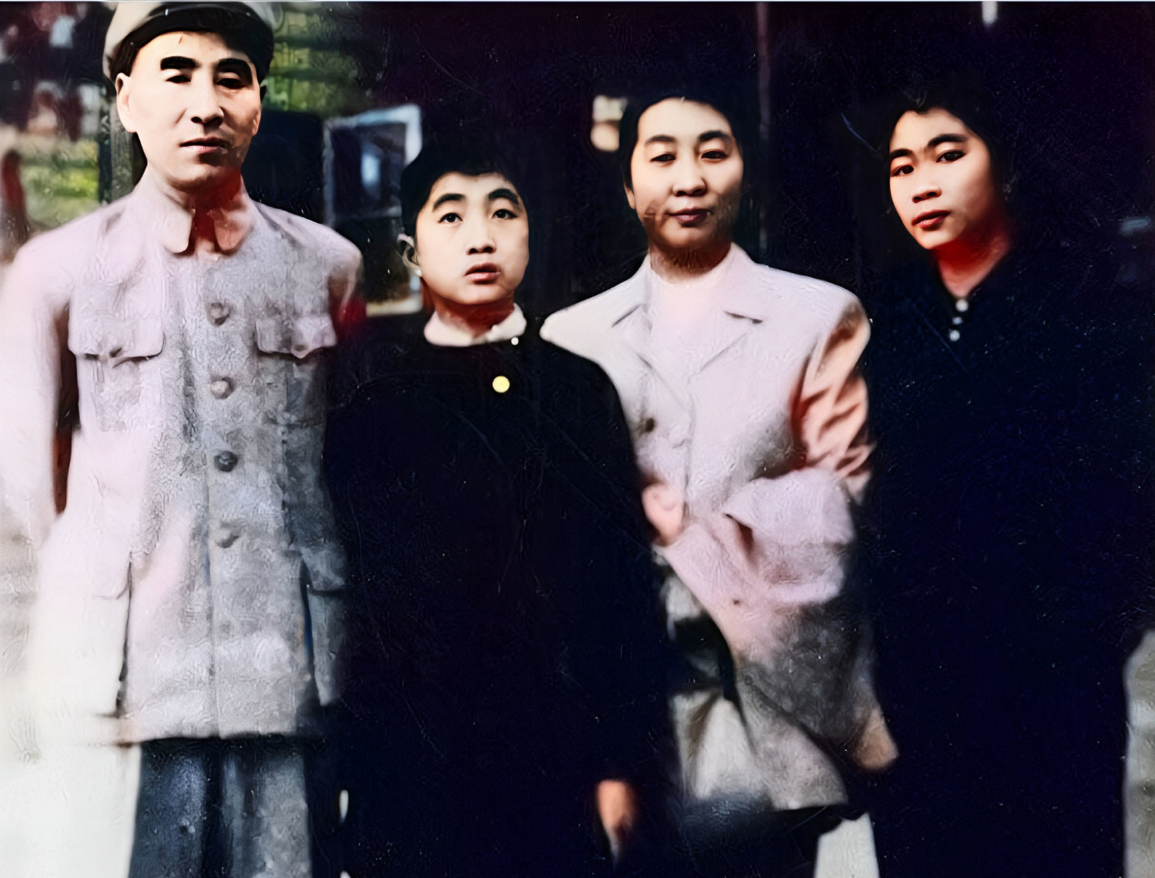 林豆豆先去清华读书,后去北大学习.