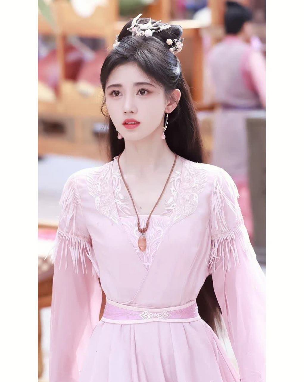 你喜欢鞠婧祎穿什么颜色的古装呢?[得意]