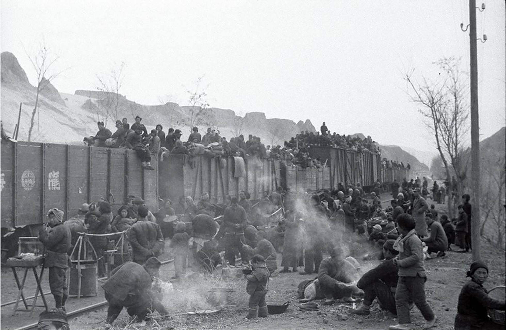 1943年,美国《时代》周刊登载了白修德目睹"河南大饥荒"后所写的